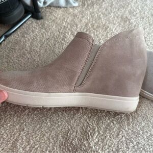 Dr Scholls Women's Tan Slip-On Sneakers